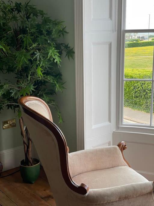 Luxury Georgian Home, Hot Tub, Sea View, Private Garden, Sleeps 6 Bognor Regis Exterior photo