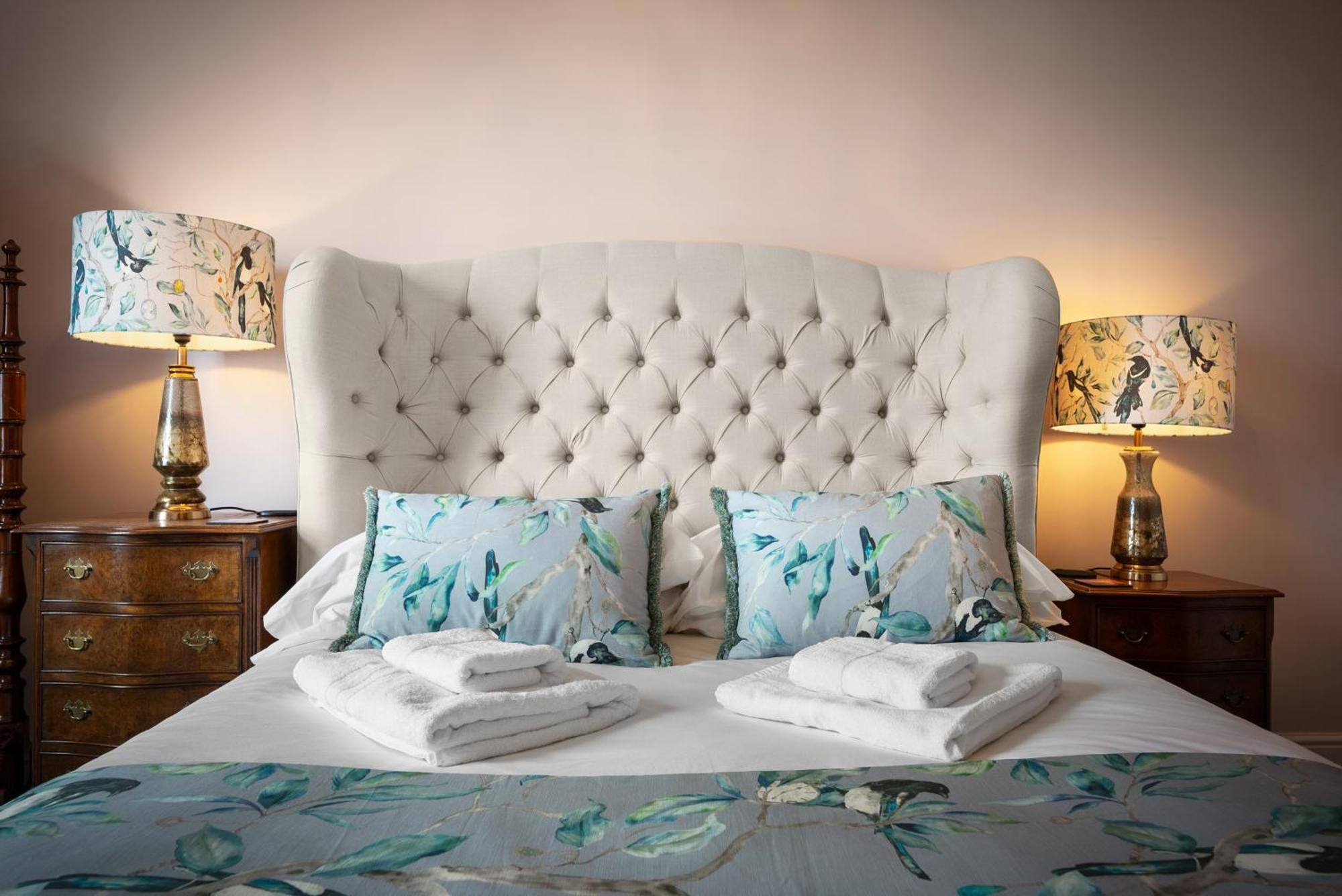 Luxury Georgian Home, Hot Tub, Sea View, Private Garden, Sleeps 6 Bognor Regis Exterior photo